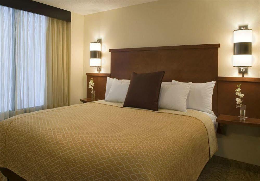 Comfort Suites Milwaukee West Exterior photo